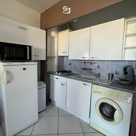 Appartement Confortable 3p Avec Piscines Et Parking Public - - Fr-1-799-22 *